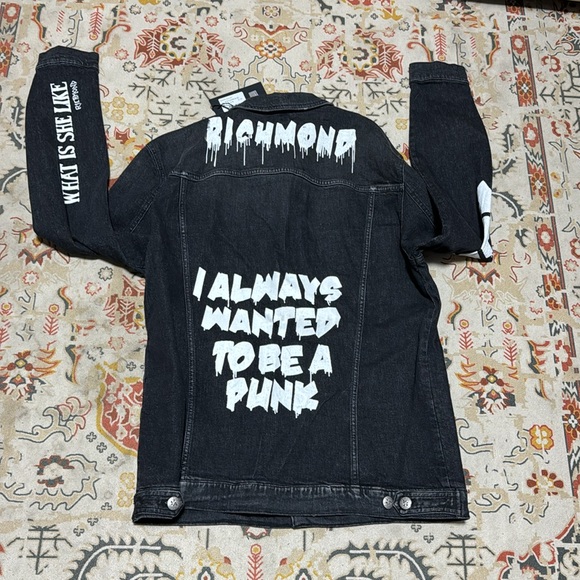 John Richmond - Picture 4 of 5